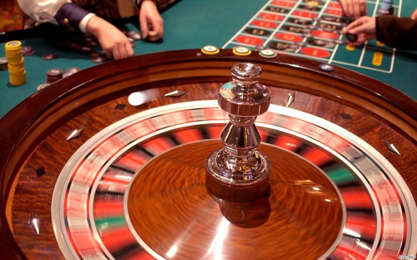 jilly live casino dealer streaming to Filipino players on mobile